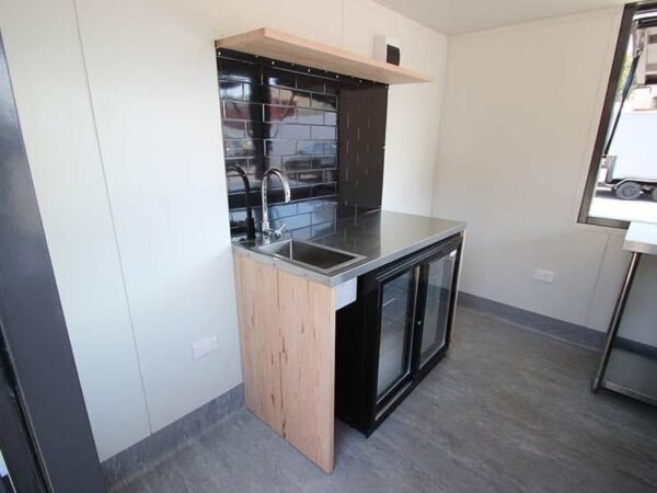 Conteneur 10 pieds aménagé cuisine professionnelle equipé– Food truck container 100% mobile